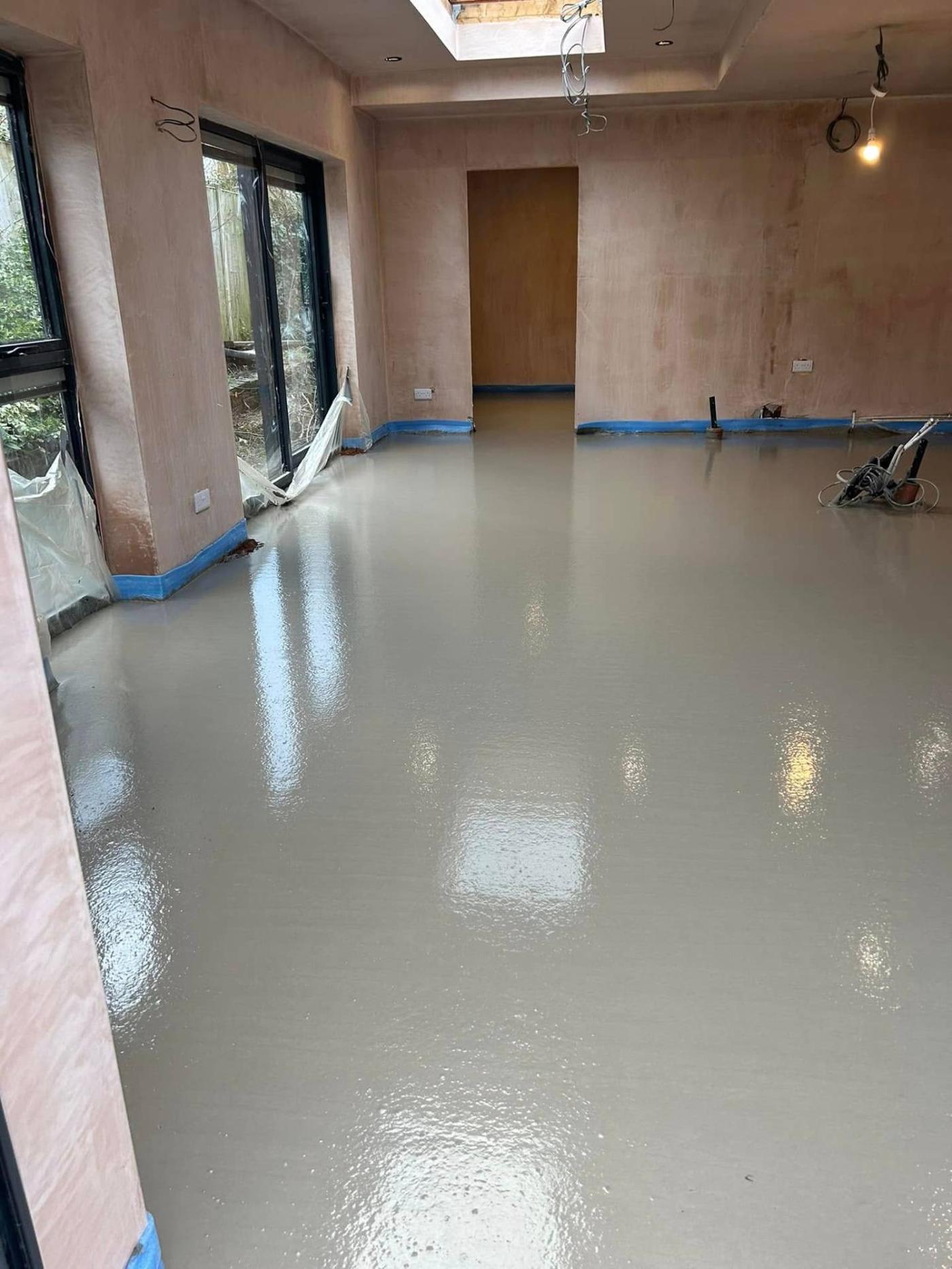 Liquid screed floor on a domestic and trade development